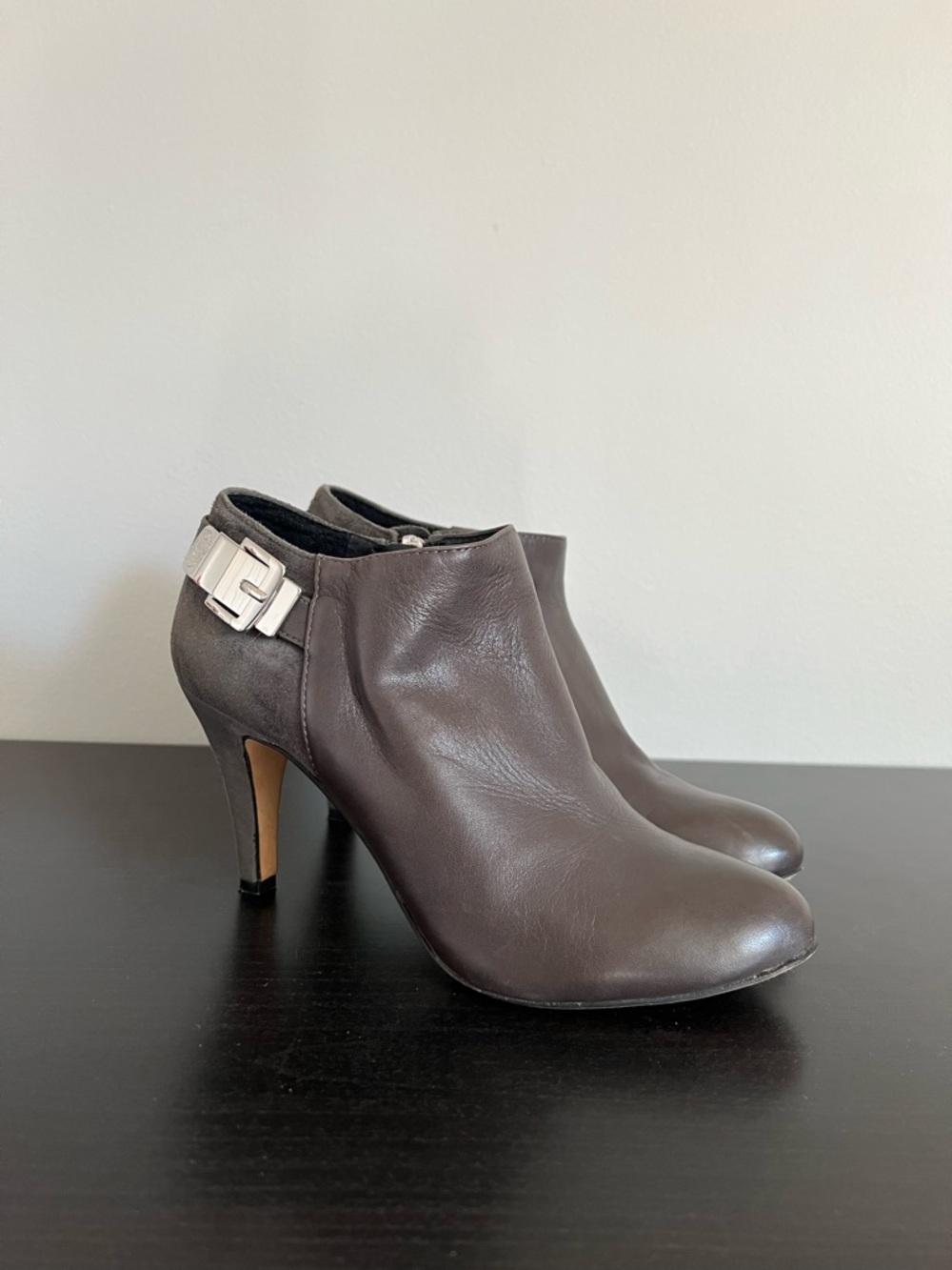 Vince Camuto Women's Brown Gray Taupe Leather Ankle Booties Size 5.5/35.5